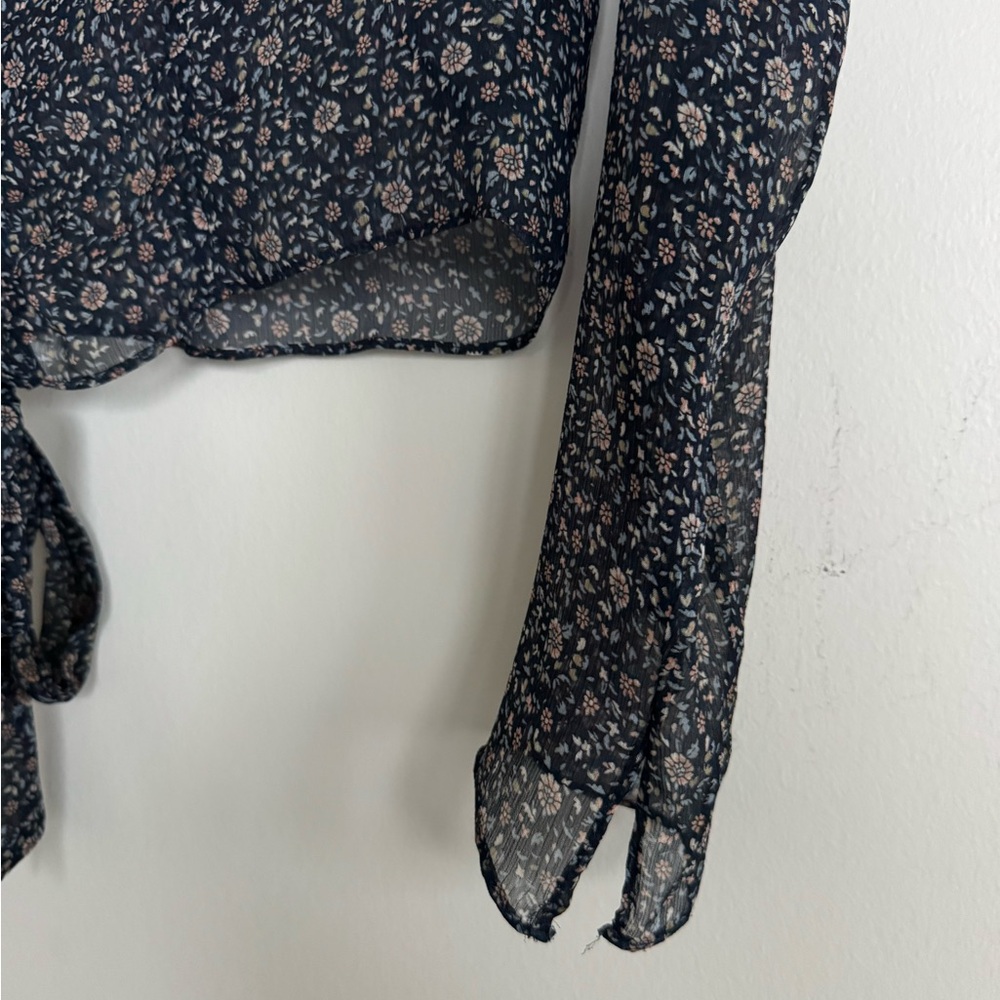 Cropped Floral Tie-Front Blouse Small - Picture 6 of 7